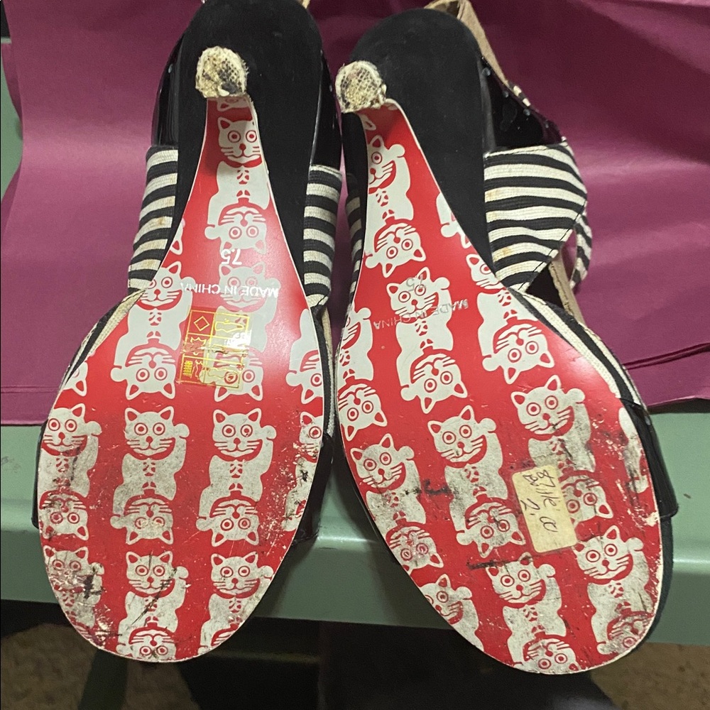 GUC Irregular choice Cream black stripe, small heel sandal shoe 7 1/2 - Picture 8 of 11